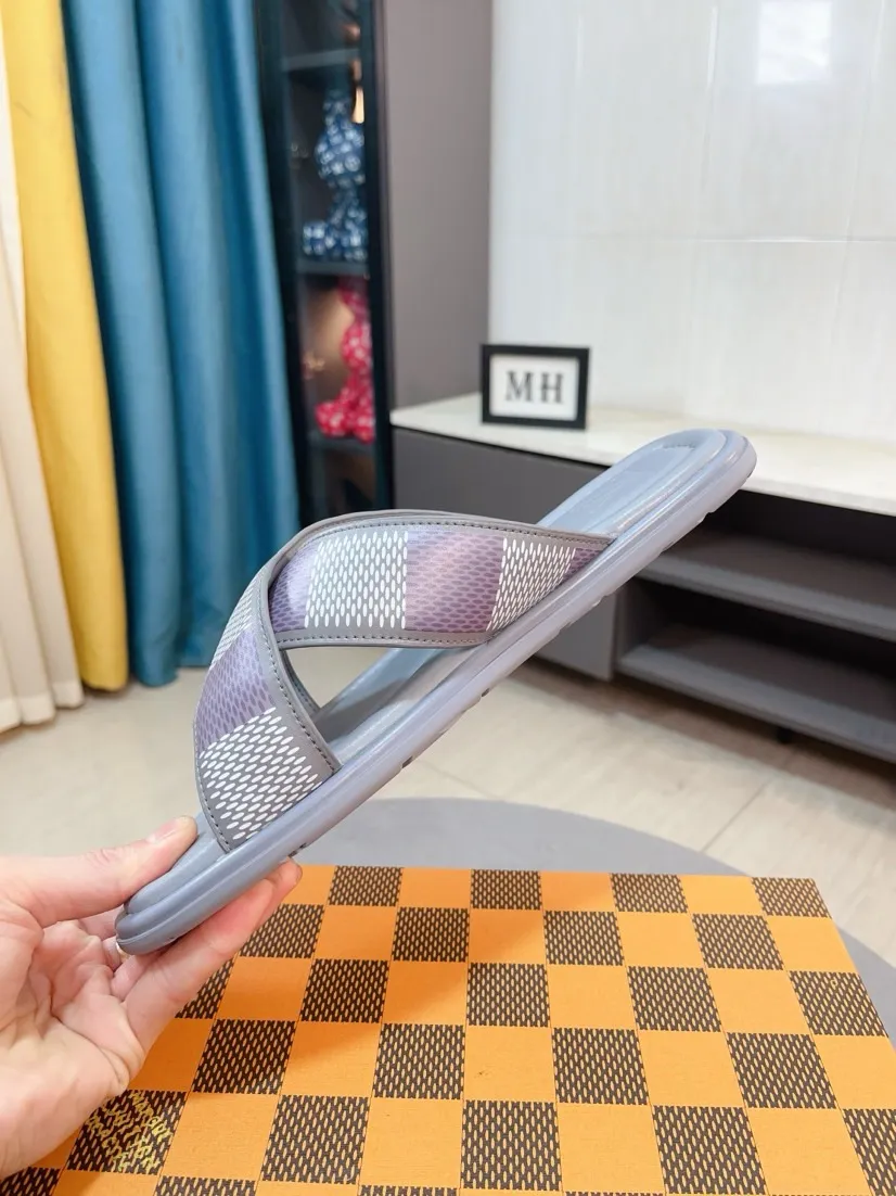 Men's shoes 💰340🌹🌹 (lv-Louis Vuitton) New men's slippers, high-end boutique, exquisite embossed logo decoration on the upper, fine workmanship, super soft soles, casual, loose and comfortable, a must-have in summer! \nsize：38-44